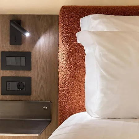 Luxuria Center