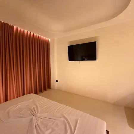 Luxuria Center