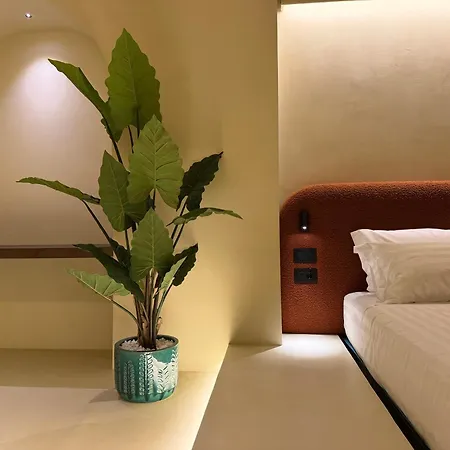 Luxuria Center *