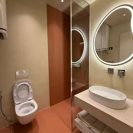 Luxuria Center *